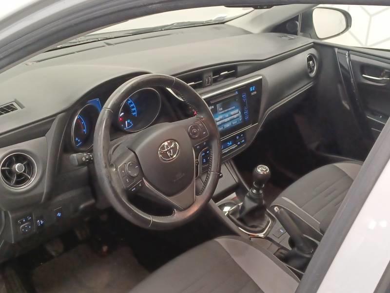 Toyota Auris Pro 116ch Turbo Design Business