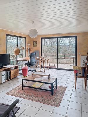 Maison - 235 m² - 8 pièces