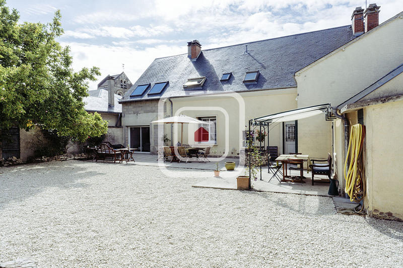 Maison - 222 m² - 8 pièces