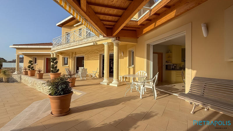 Maison contemporaine - 280 m² - 8 pièces