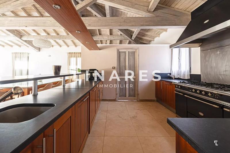 Maison - 360 m² - 5 pièces