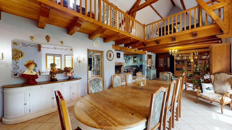 Maison - 220 m² - 7 pièces