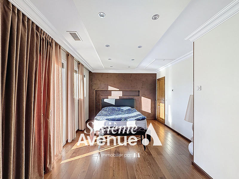 Maison - 181 m² - 7 pièces