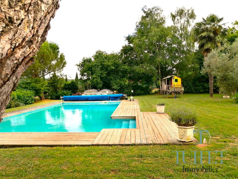 Maison - 274 m² - 9 pièces