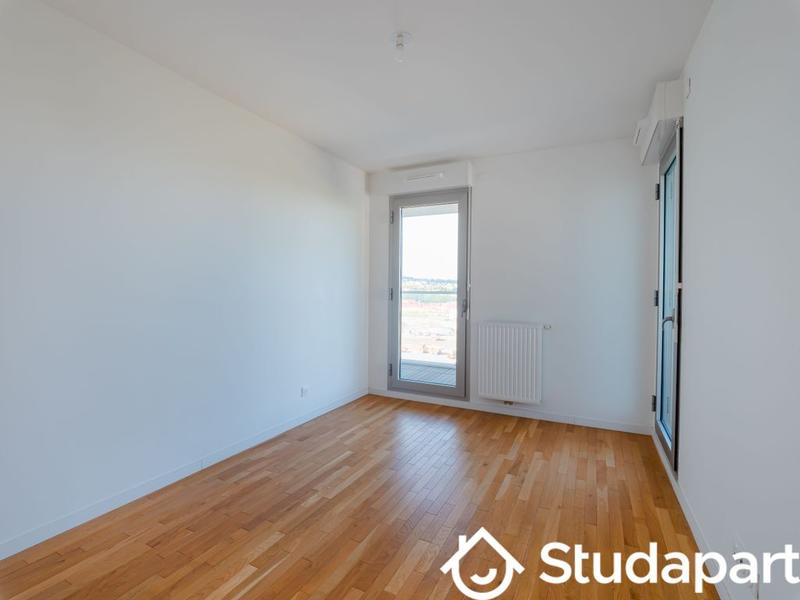 Chambre - 80 m² - 1 pièce