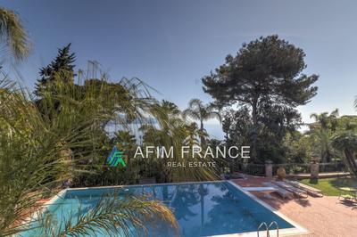Villa - 360 m² - 7 pièces