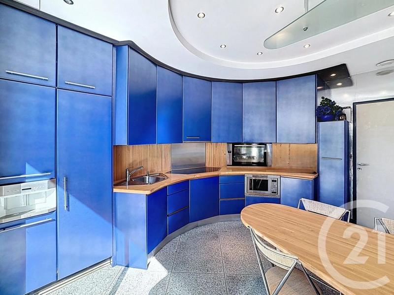 Maison - 237 m² - 7 pièces