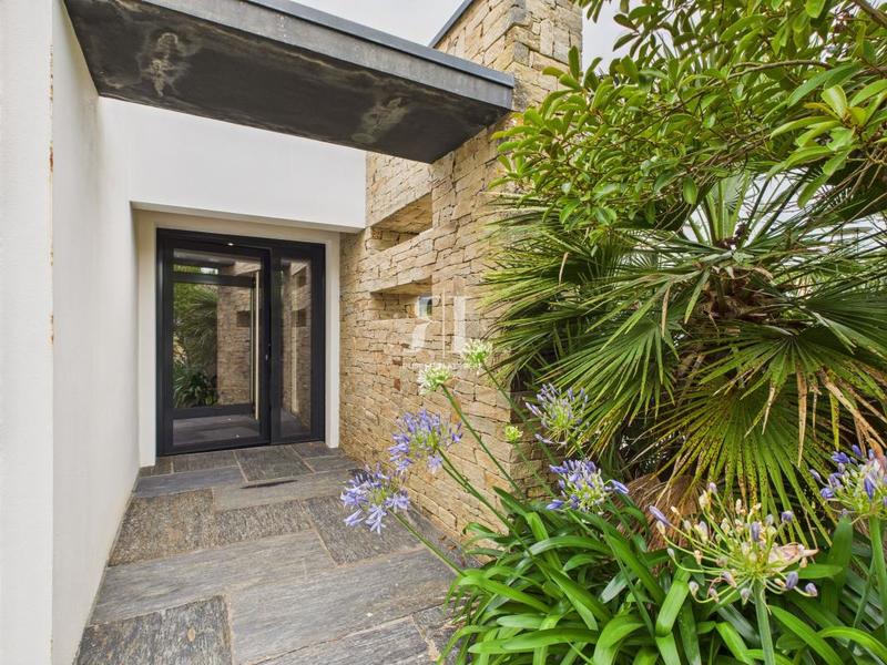 Maison - 251 m² - 8 pièces