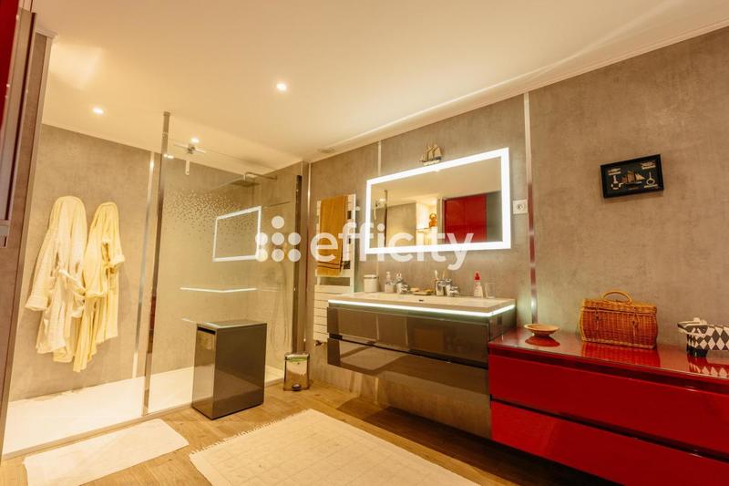 Maison - 344 m² - 7 pièces