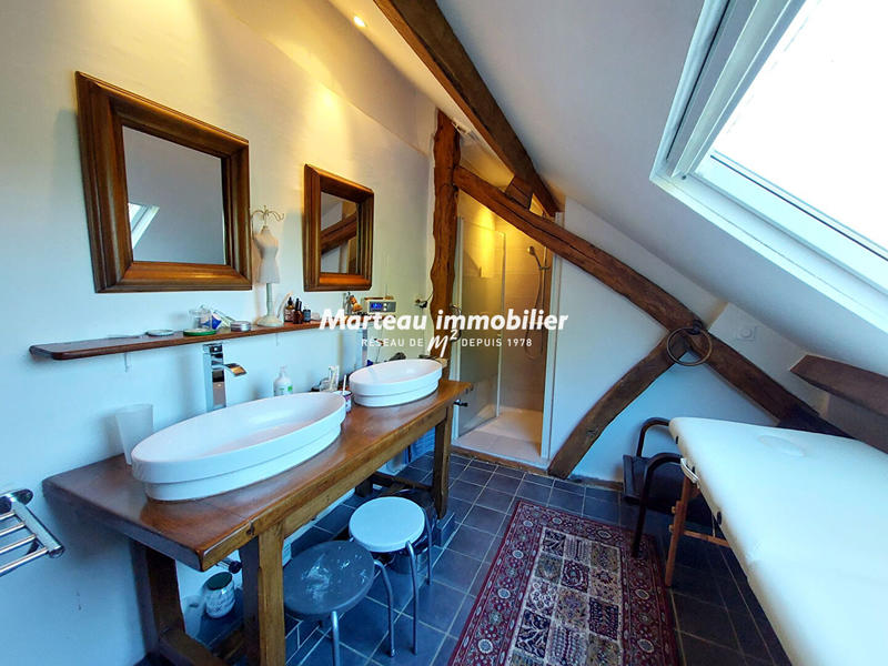 Maison - 250 m² - 8 pièces