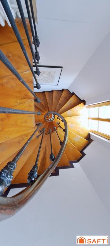 Maison - 269 m² - 8 pièces