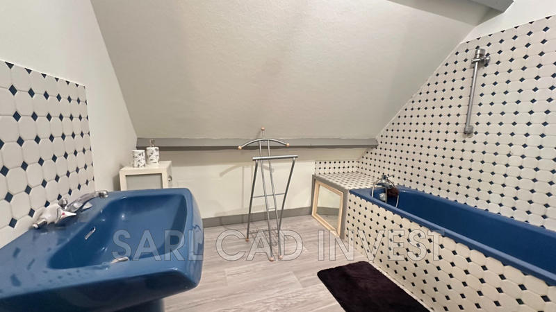 Maison - 280 m² - 8 pièces