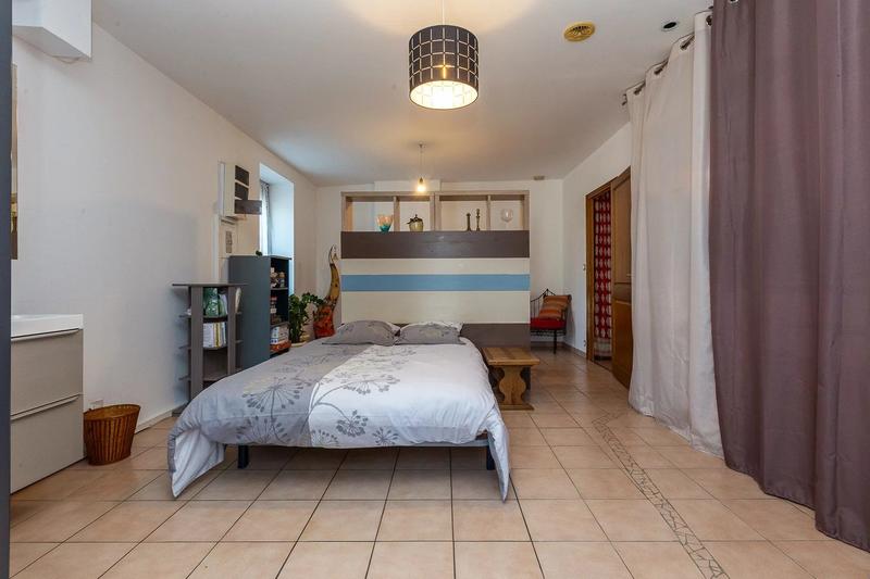 Maison - 245 m² - 8 pièces