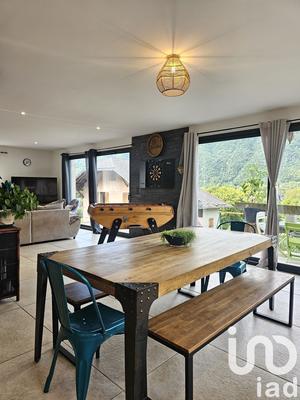 Maison - 198 m² - 7 pièces