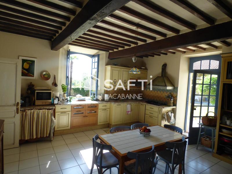 Maison - 260 m² - 7 pièces