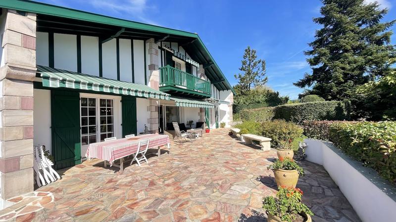 Maison - 192 m² - 6 pièces