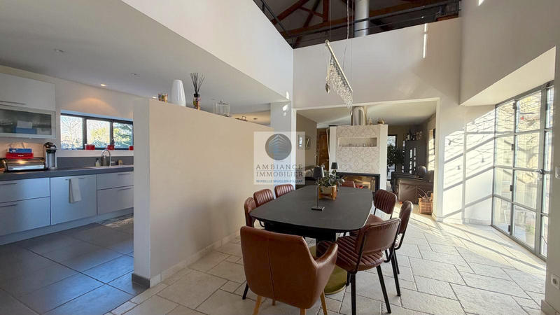 Maison - 280 m² - 9 pièces