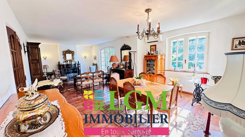 Maison - 474 m² - 11 pièces