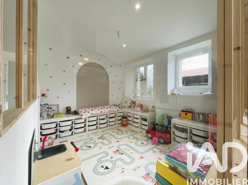 Maison - 234 m² - 8 pièces