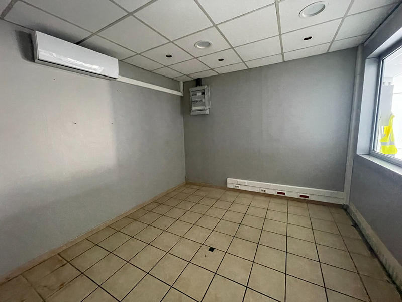 Local commercial - 1 500 m²