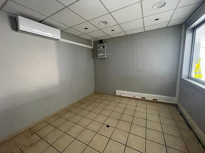 Local commercial - 1 500 m²
