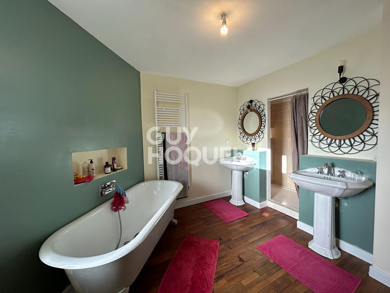 Maison - 206 m² - 7 pièces