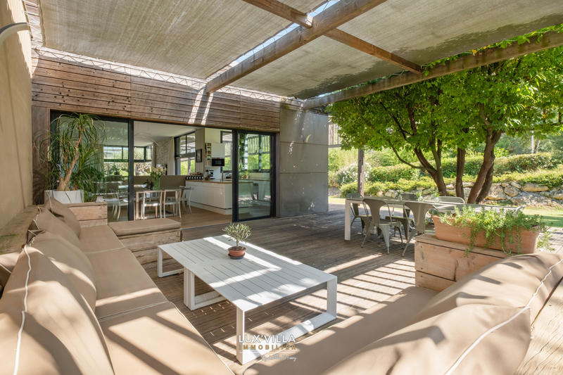 Villa - 295 m² - 10 pièces