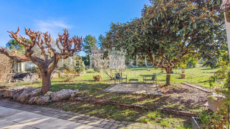 Maison - 200 m² - 12 pièces