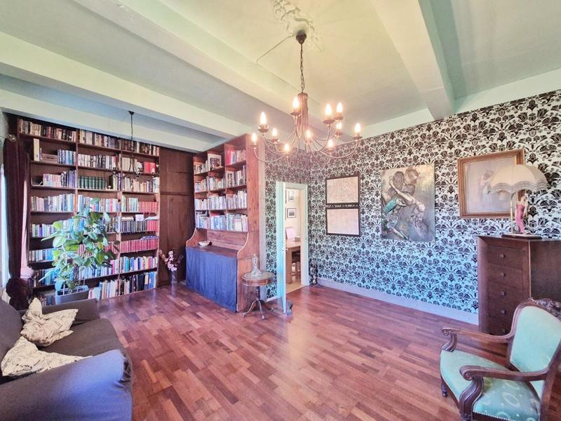 Maison - 297 m² - 7 pièces