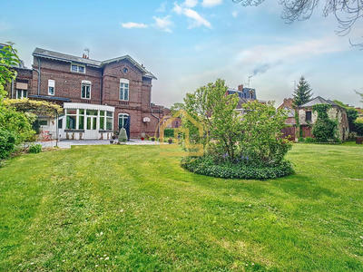 Maison - 292 m² - 9 pièces