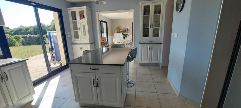 Pavillon - 240 m² - 8 pièces