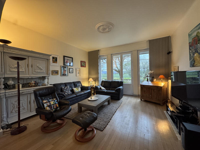 Propriété - 280 m² - 9 pièces