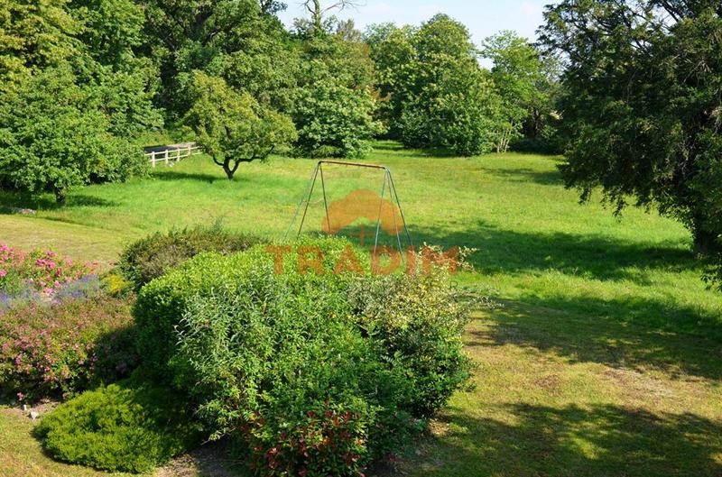 Maison - 425 m² - 14 pièces