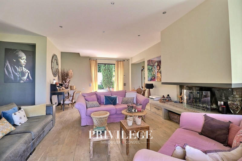 Villa - 315 m² - 6 pièces