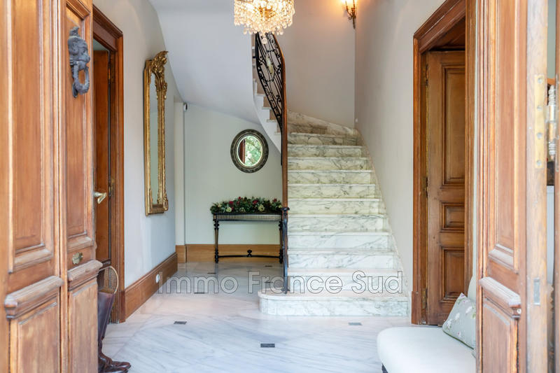 Maison - 717 m² - 19 pièces