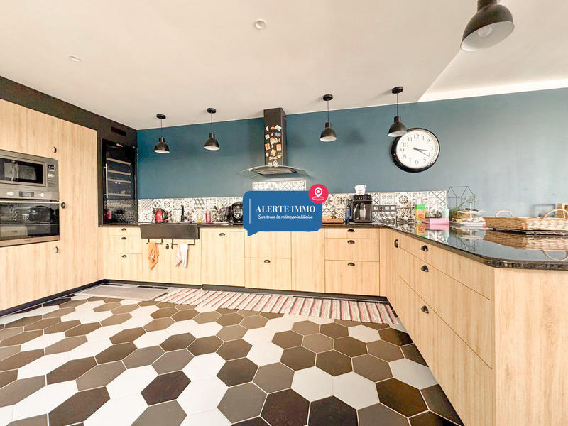 Maison - 243 m² - 7 pièces