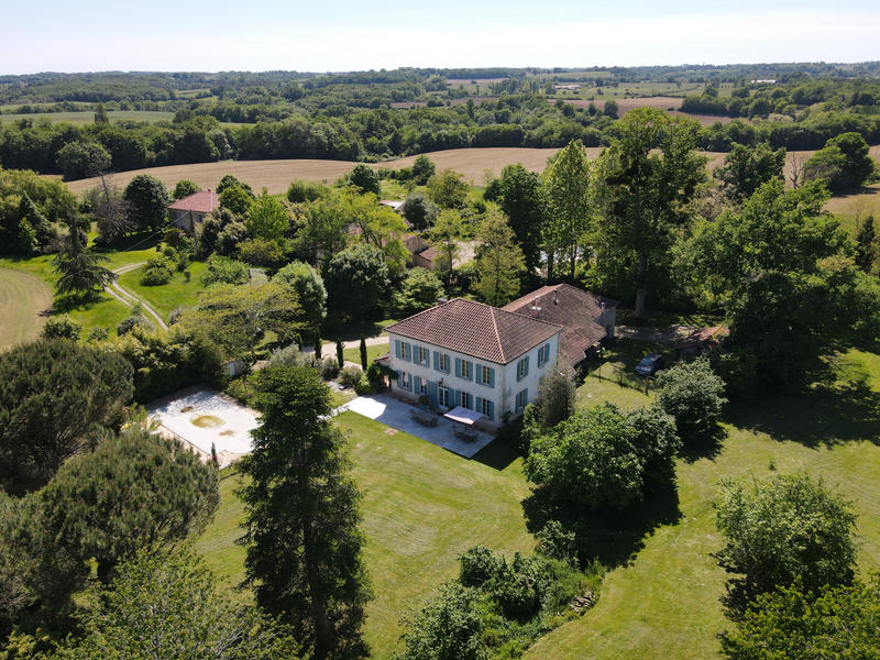 Maison - 399 m² - 7 pièces