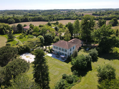 Maison - 399 m² - 7 pièces