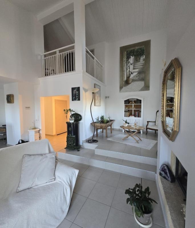 Villa - 215 m² - 12 pièces