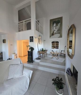 Villa - 215 m² - 12 pièces