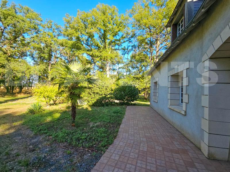 Maison traditionnelle - 250 m² - 8 pièces