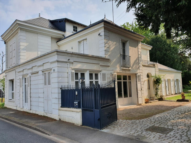 Maison - 230 m² - 7 pièces