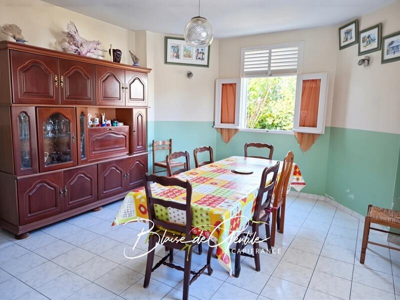 Maison - 210 m² - 7 pièces