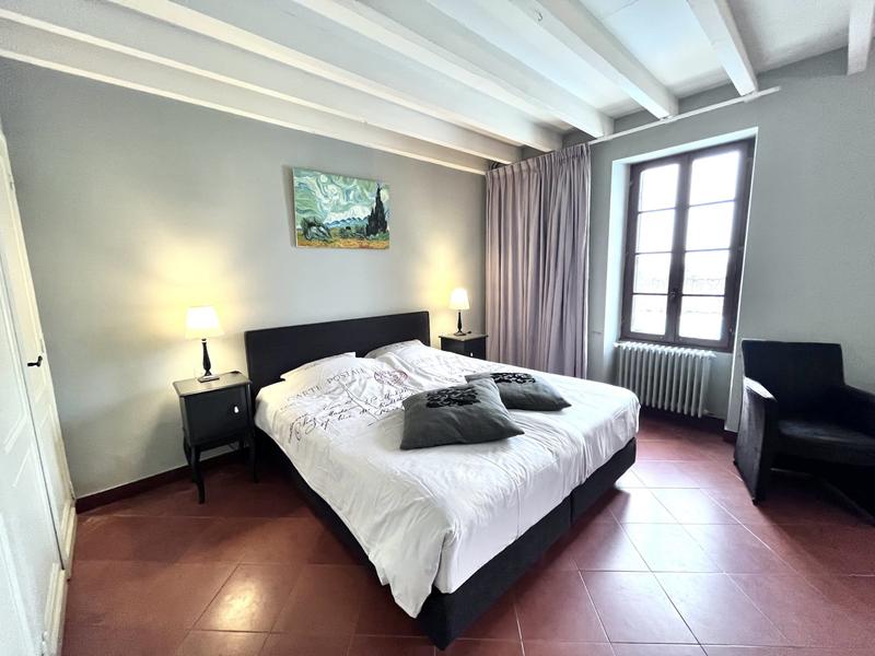 Maison traditionnelle - 293 m² - 10 pièces