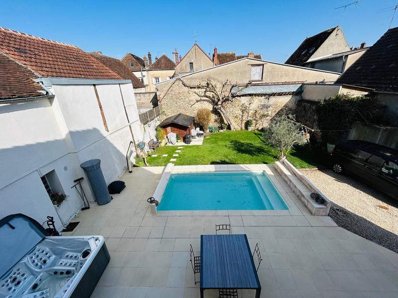 Maison ancienne - 226 m² - 9 pièces