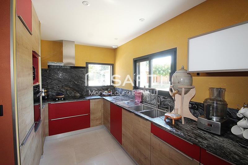 Villa - 254 m² - 8 pièces