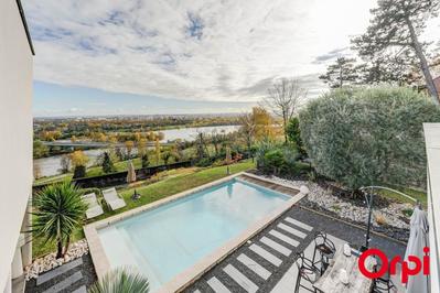 Maison - 169 m² - 6 pièces