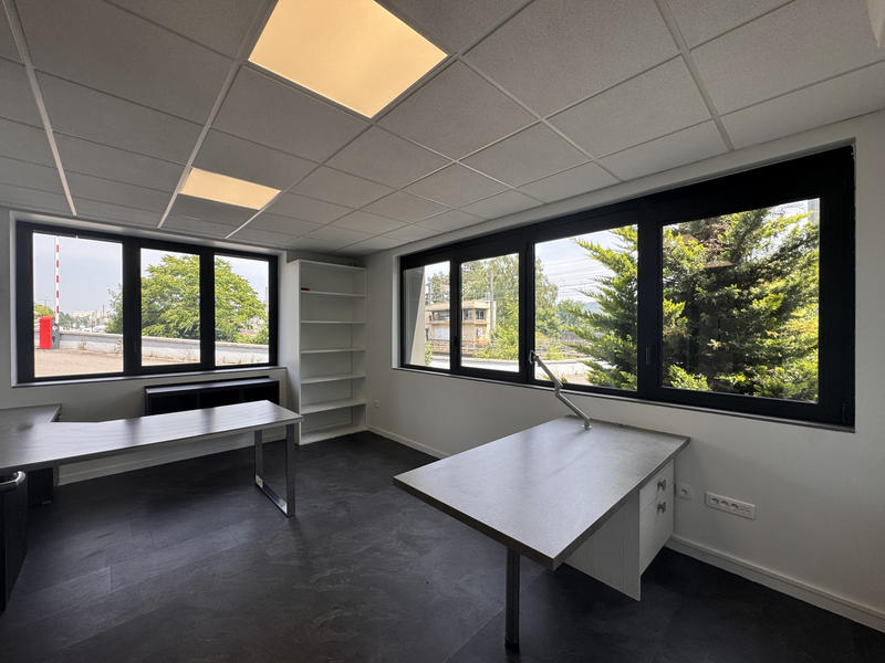 Bureau - 200 m² - 8 pièces