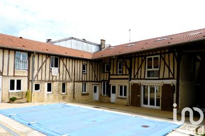 Maison - 330 m² - 13 pièces