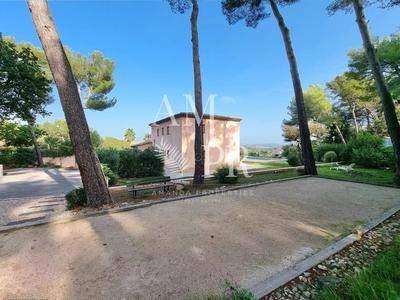 Villa - 215 m² - 8 pièces